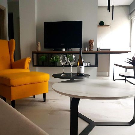 Cozy Modern Apartment Inside The City Center Солун Екстериор снимка
