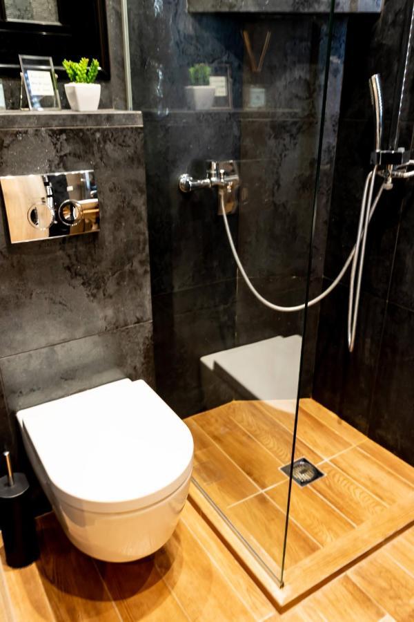 Cozy Modern Apartment Inside The City Center Солун Екстериор снимка
