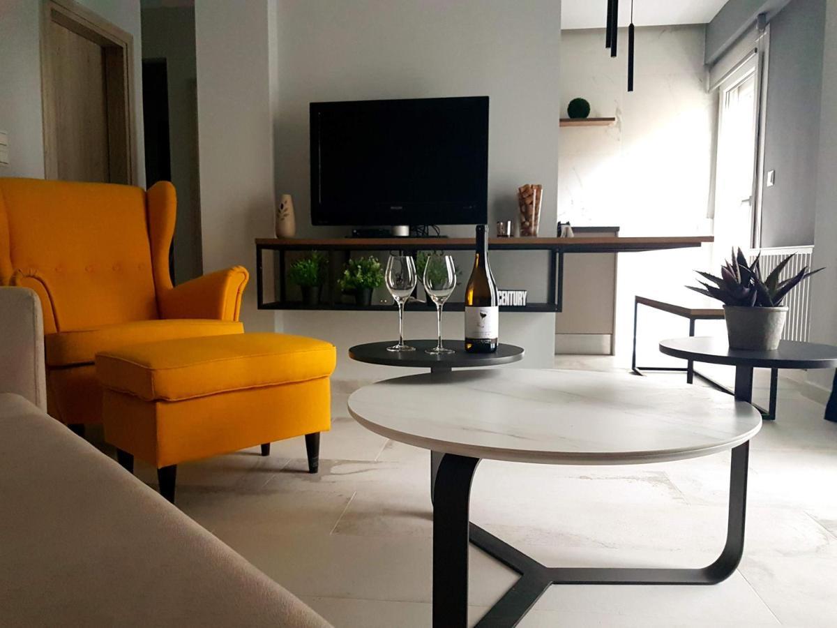 Cozy Modern Apartment Inside The City Center Солун Екстериор снимка
