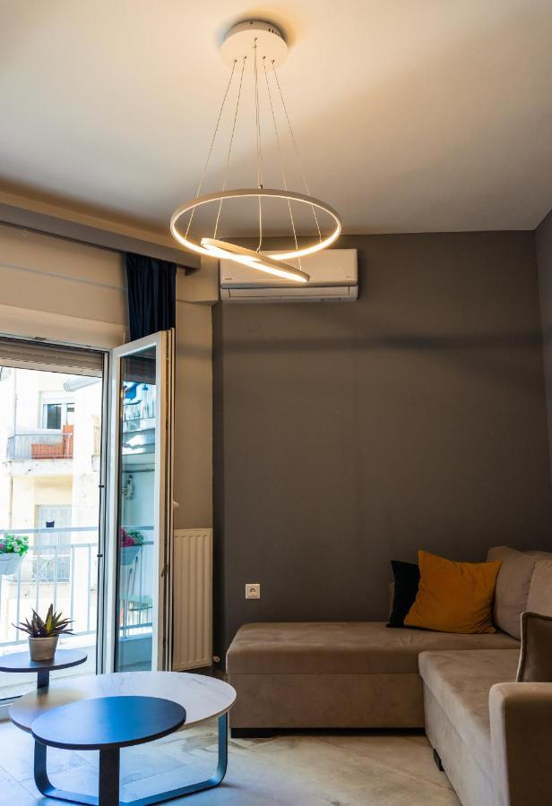 Cozy Modern Apartment Inside The City Center Солун Екстериор снимка