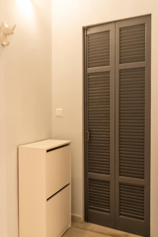 Cozy Modern Apartment Inside The City Center Солун Екстериор снимка